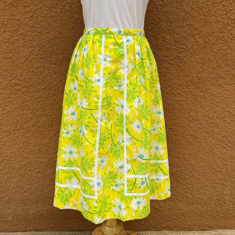 Vintage "The Lilly" Lilly Pulitzer SZ M Yellow with White Daisy Floral Skirt